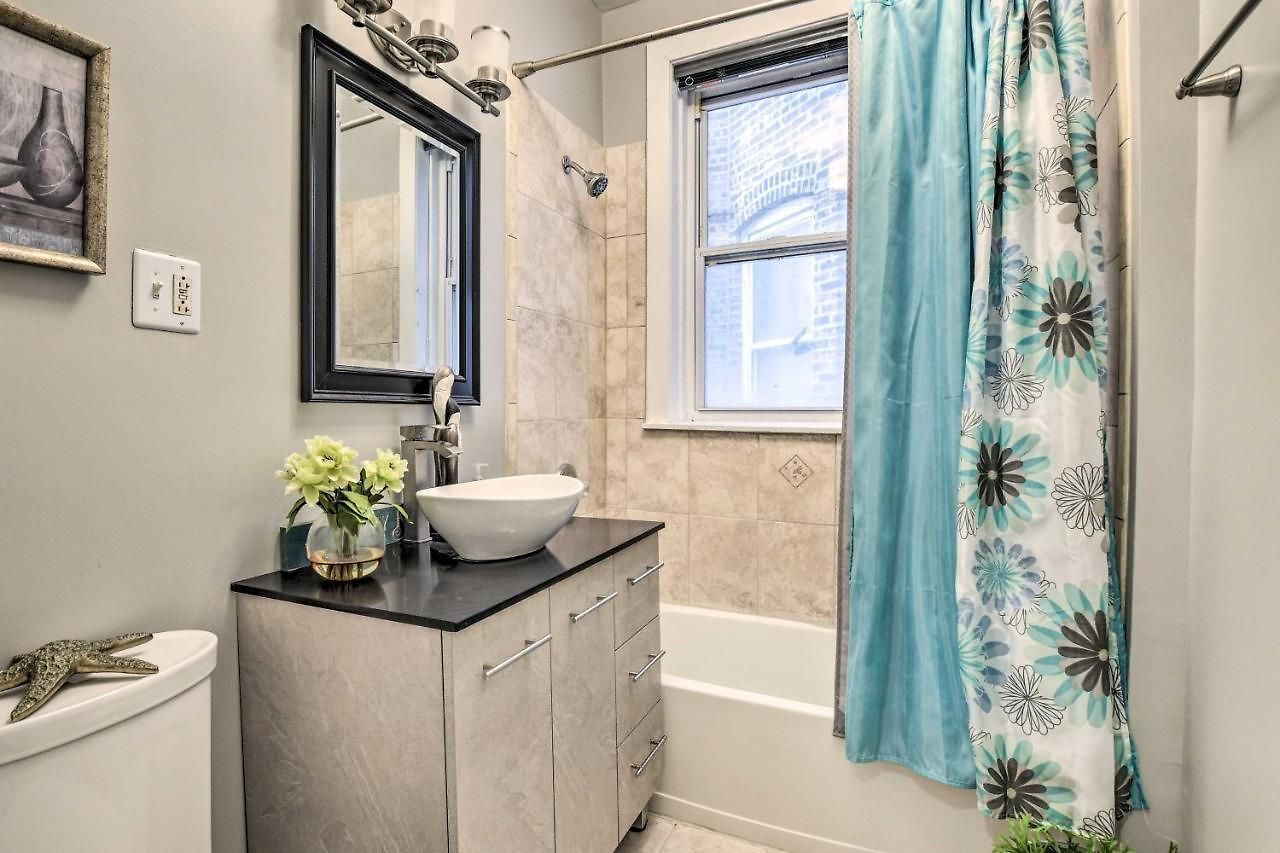 Quiet Townhome: Walk To Subway Stations *