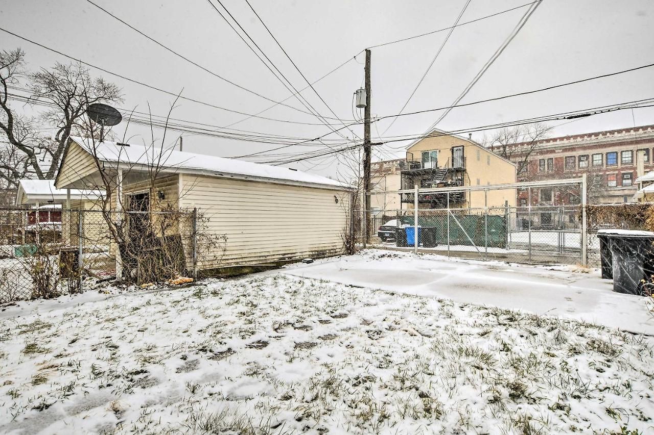 Quiet Townhome: Walk To Subway Stations * Chicago