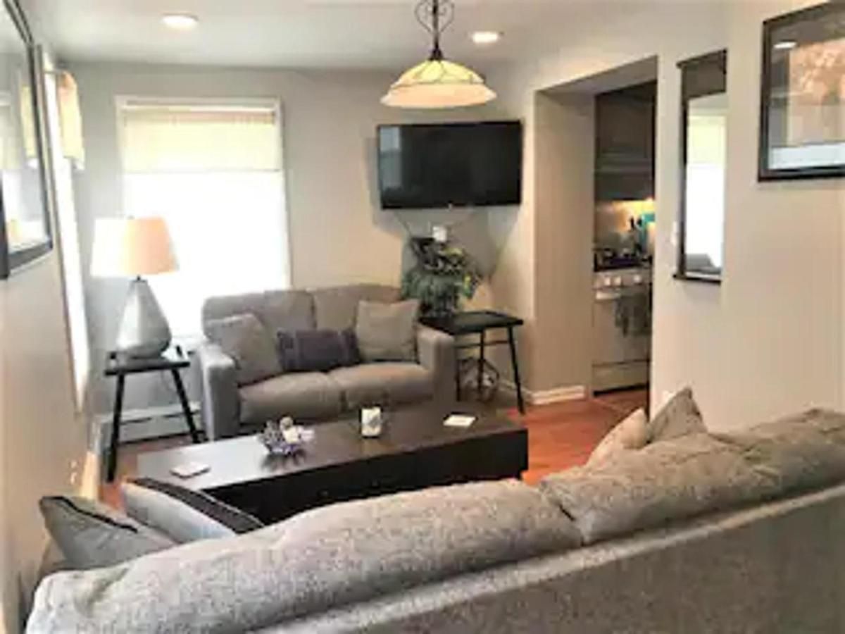 Sleeps 4 With Free Parking Apartment Chicago