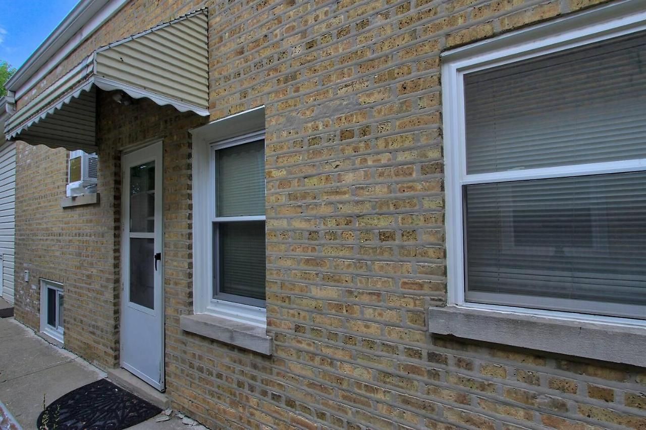 Sleeps 4 With Free Parking Chicago