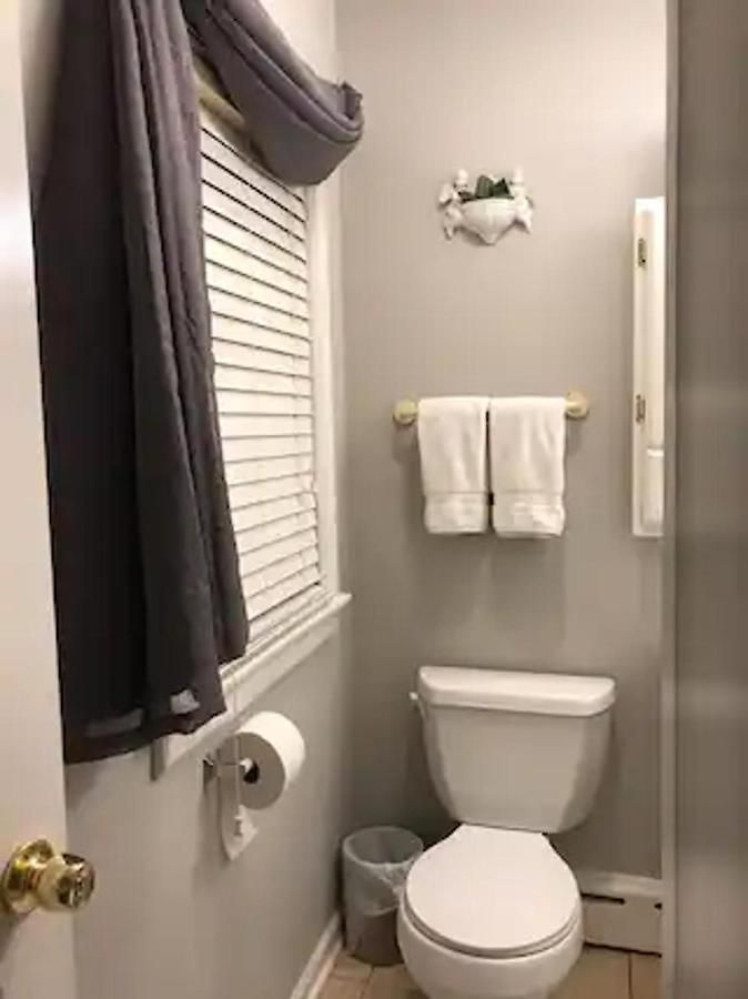 Apartment Sleeps 4 With Free Parking Chicago