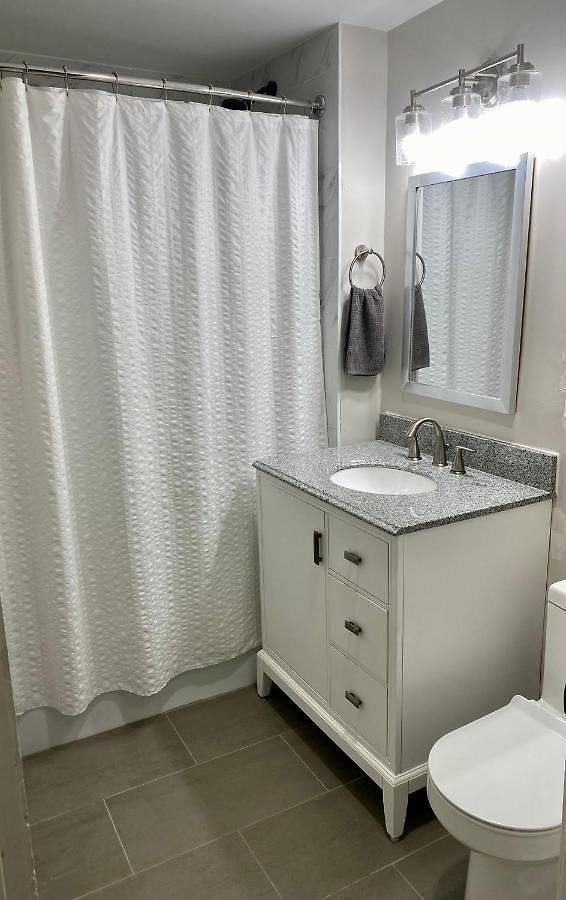 Apartment Lincoln Park With Backyard!