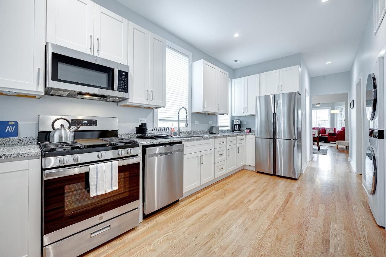 Avondale Near Classic Bars, Eateries, And More! *