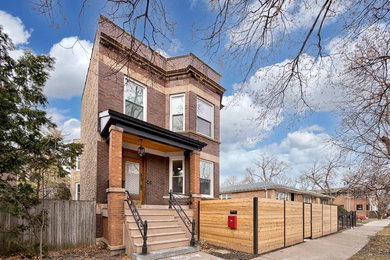 Avondale Near Classic Bars, Eateries, And More! Chicago