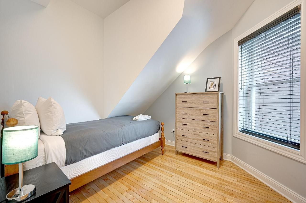 Avondale Near Classic Bars, Eateries, And More! * Chicago