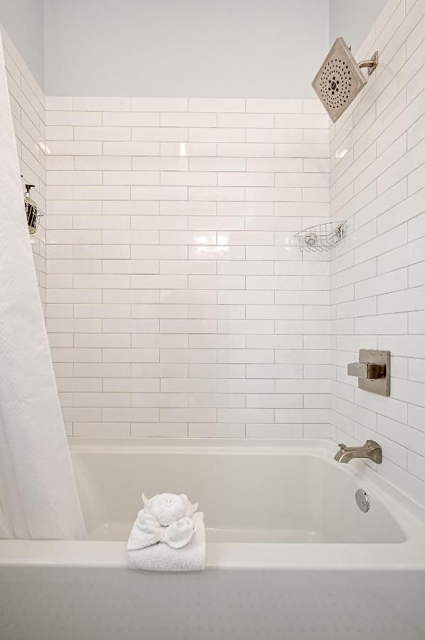 Avondale Near Classic Bars, Eateries, And More! Apartment Chicago