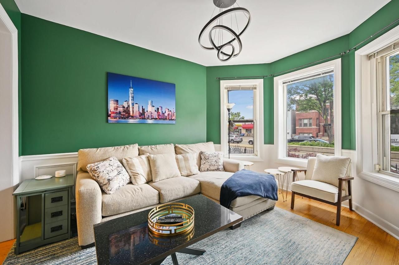 Apartment 2 Bed W/ Office, Free Parking, Near Wrigley