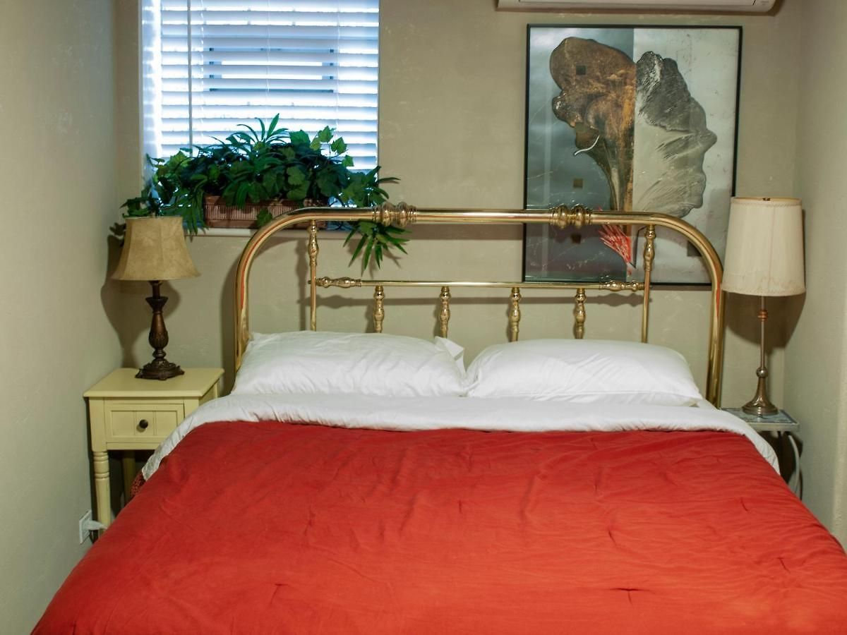 Bootlegger House Sleeps 10-20 Free Tv & Parking