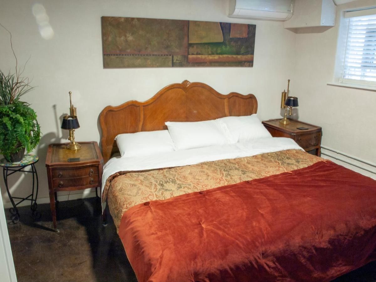 Bootlegger House Sleeps 10-20 Free Tv & Parking Apartment Chicago