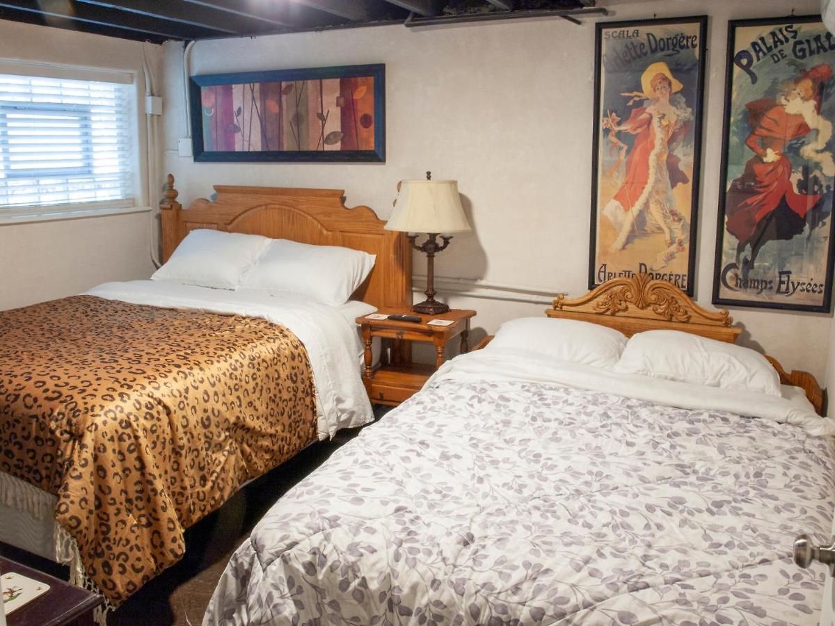 Apartment Bootlegger House Sleeps 10-20 Free Tv & Parking *