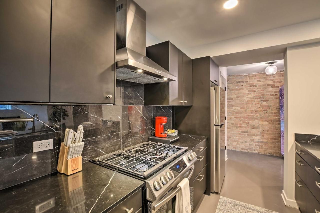 Vacation Near Michigan! Apartment *