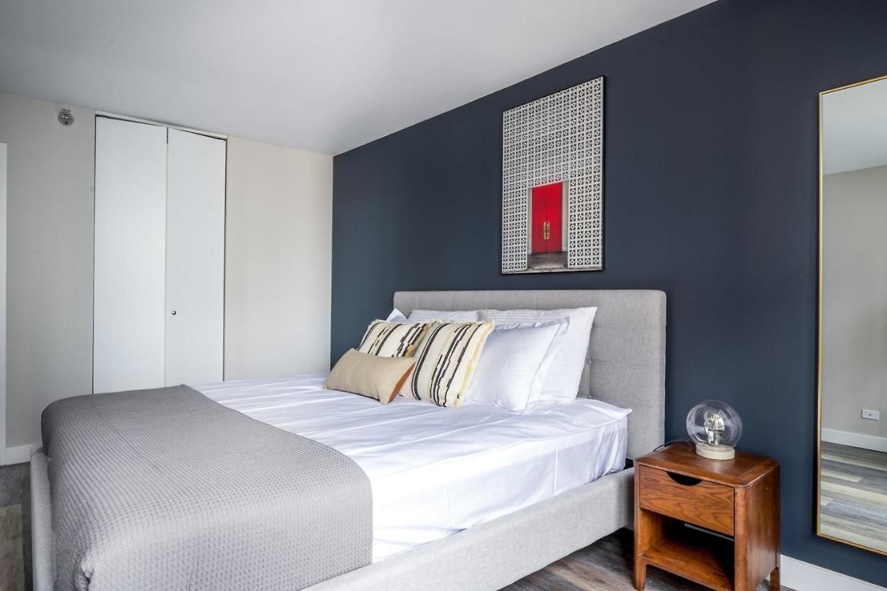Apartment Gold Coast 2br W Gym Lounge Pool Nr Mag Mile Chi-231 Chicago