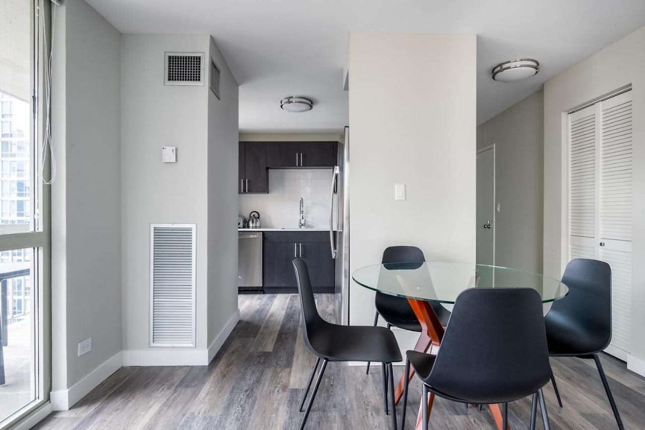 Apartment Gold Coast 2br W Gym Lounge Pool Nr Mag Mile Chi-231 Chicago