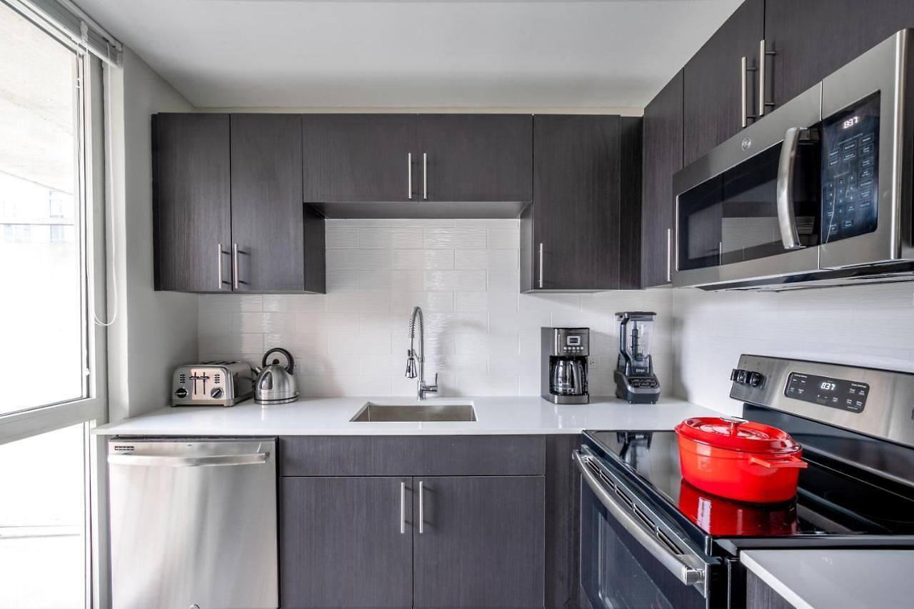 Apartment Gold Coast 2br W Gym Lounge Pool Nr Mag Mile Chi-231 *