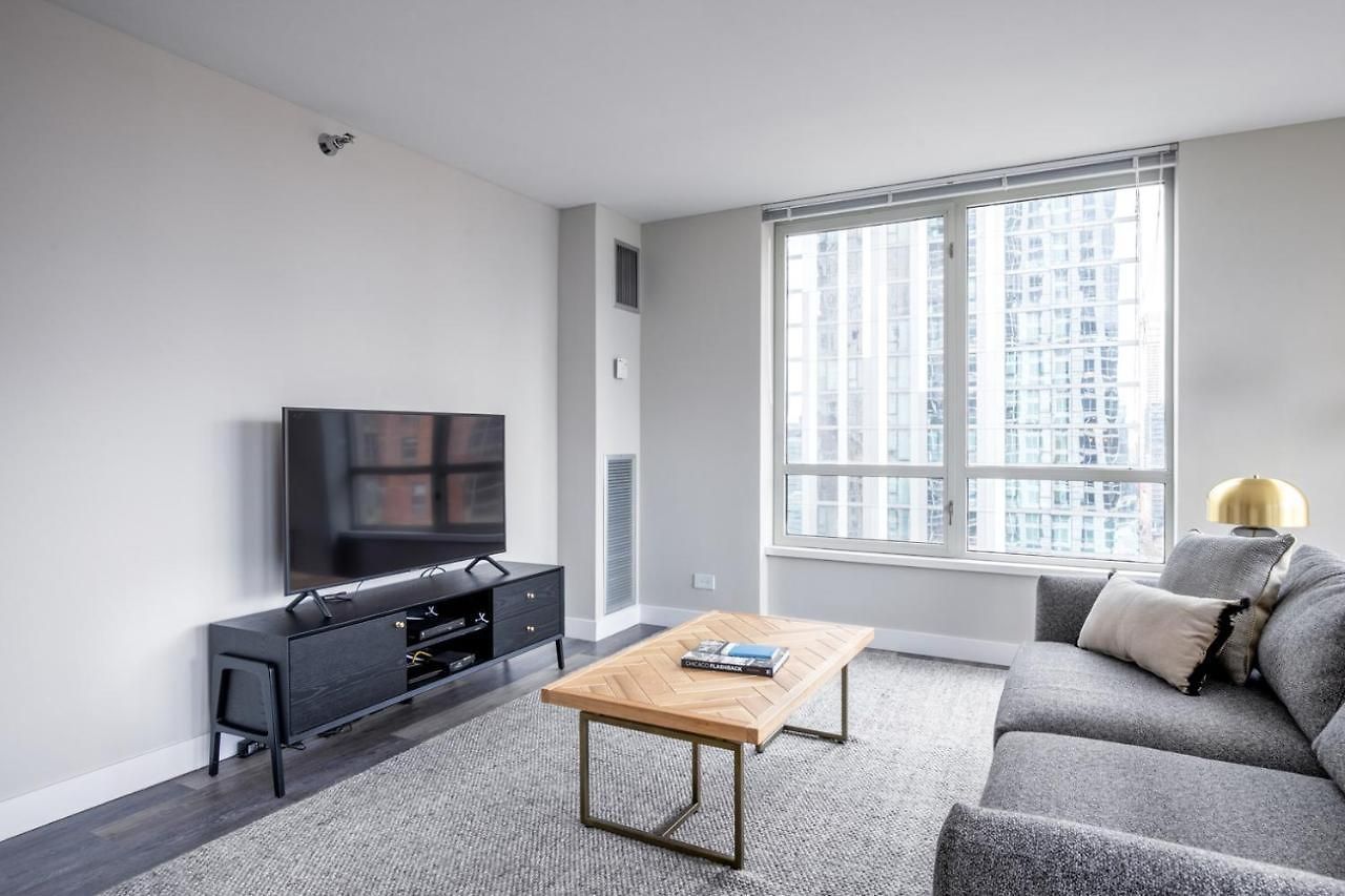 Gold Coast 2br W Gym Lounge Pool Nr Mag Mile Chi-231 Apartment *