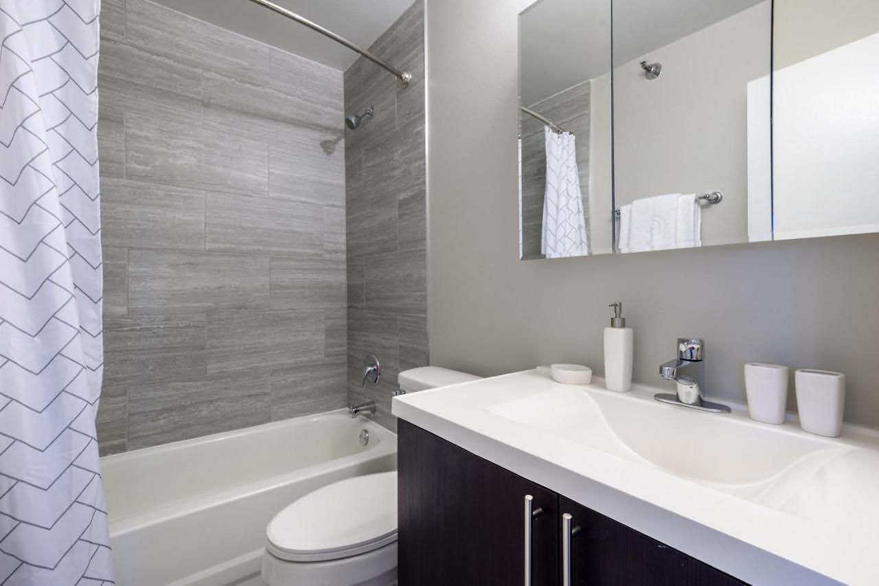 Apartment Gold Coast 2br W Gym Lounge Pool Nr Mag Mile Chi-231