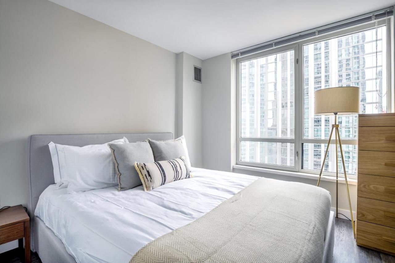Gold Coast 2br W Gym Lounge Pool Nr Mag Mile Chi-231 *