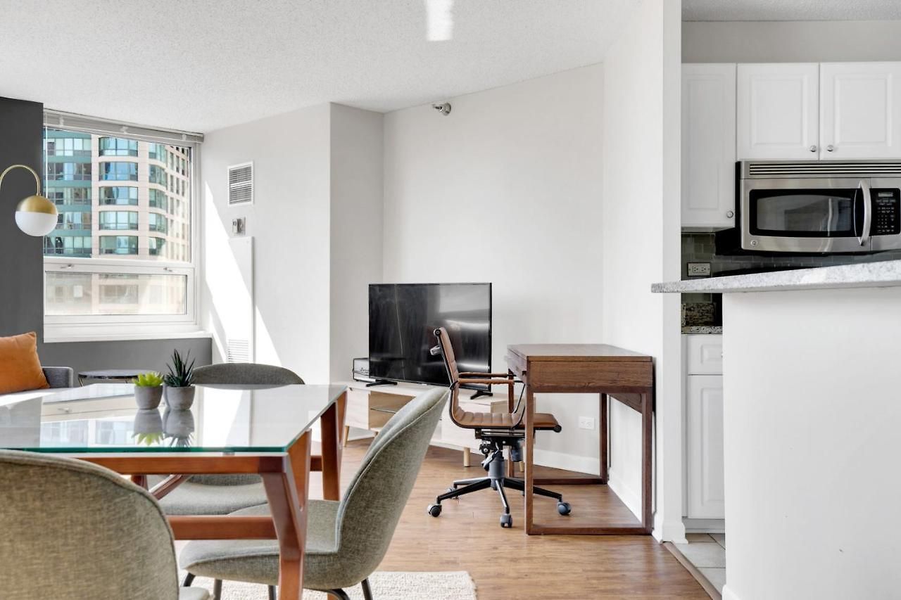 Apartment River N 1br W Gym Wd Nr Mag Mile Chi-85 *