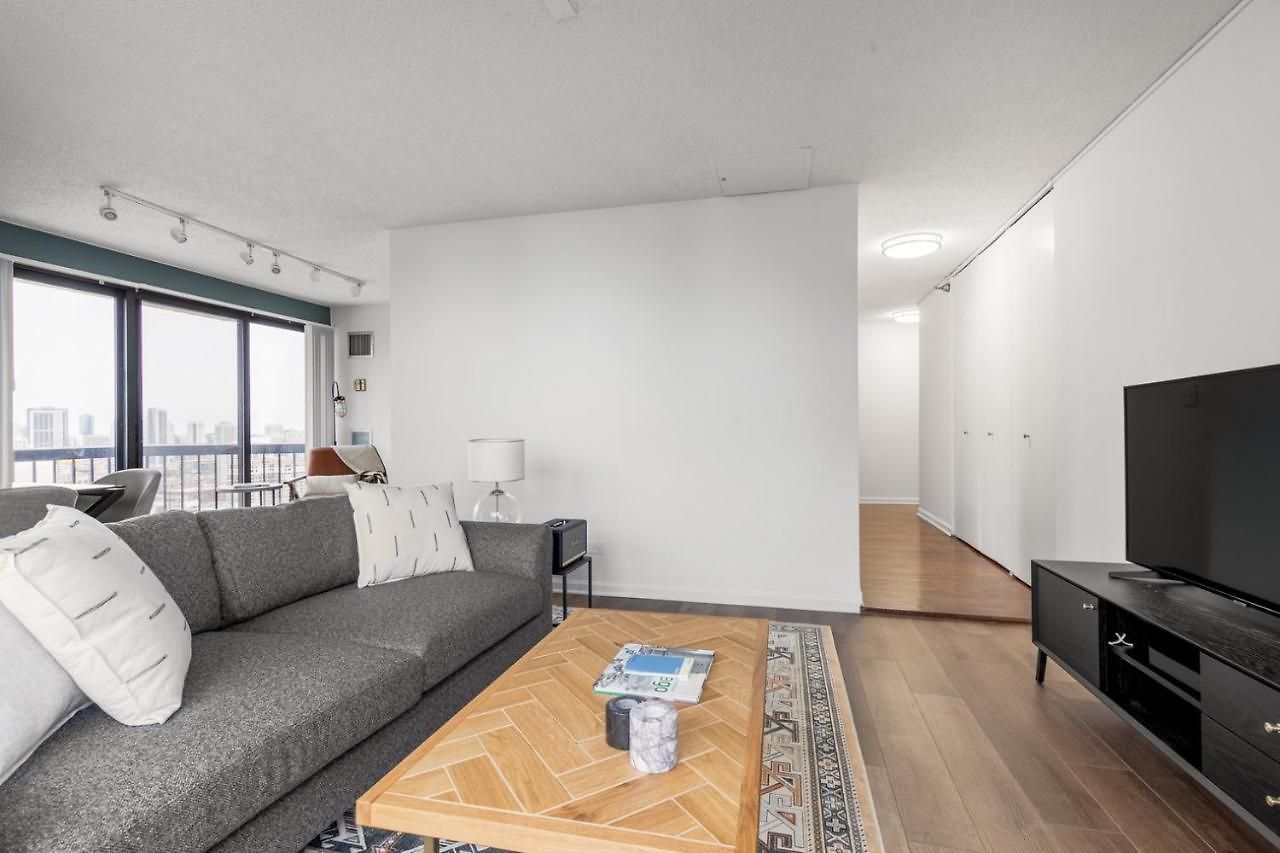 Gold Coast 2br W Gym Pool Nr Oak St Chi-207