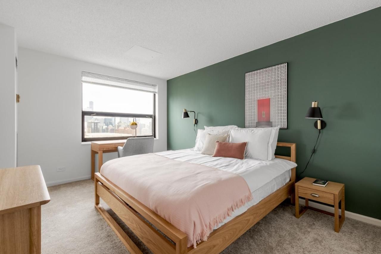 Gold Coast 2br W Gym Pool Nr Oak St Chi-207 Apartment
