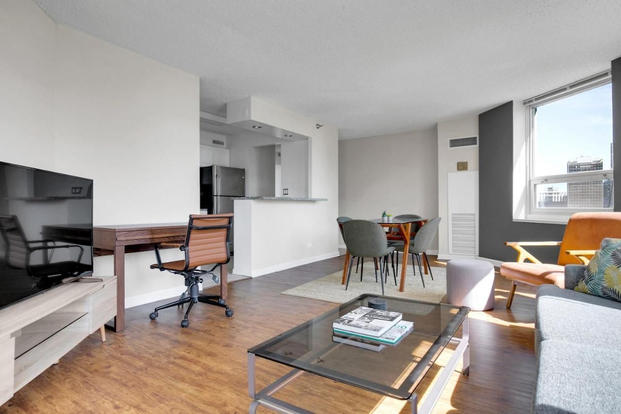 River N 1br W Gym Wd Nr Mag Mile Chi-85 Chicago