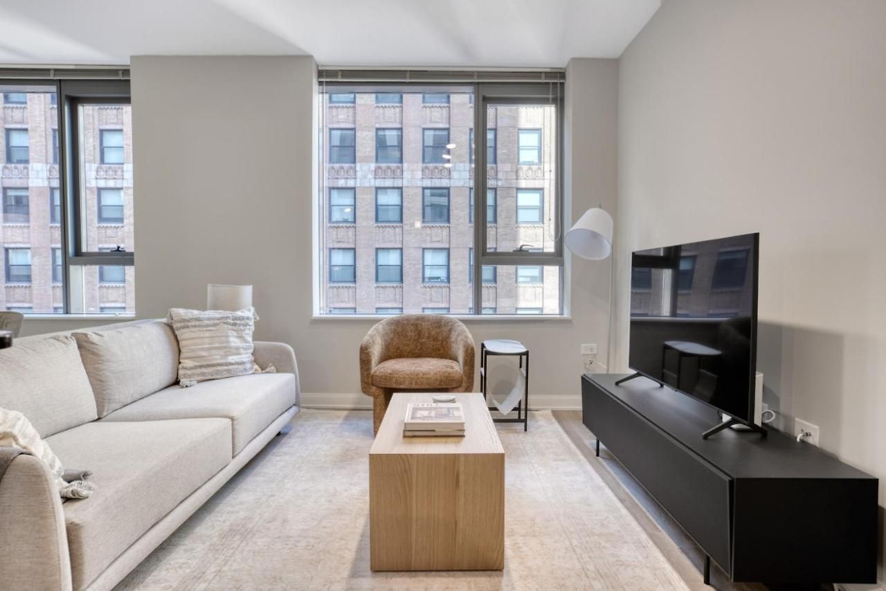 Apartment Loop 1br W Gym Pool Lounge 1 Block From L Chi-700 Chicago