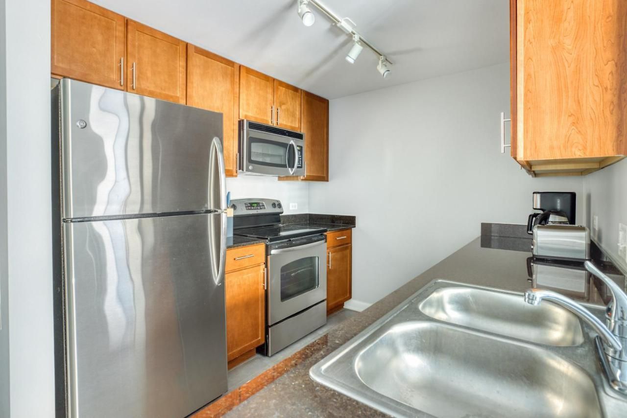 Apartment Loop 1br W Gym Pool Lounge 1 Block From L Chi-700 *