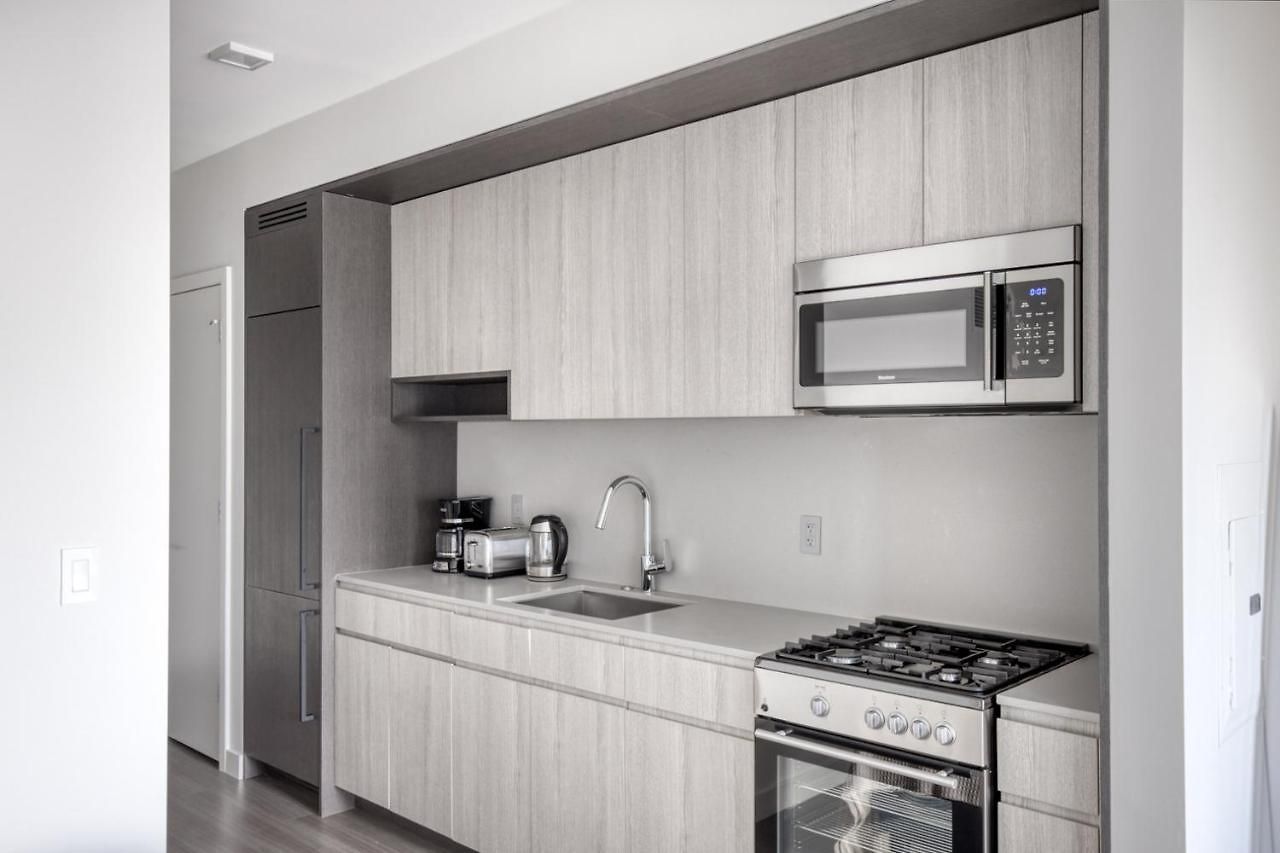 South Loop W Pool Bbq Gym Nr Grant Park Chi-775 *