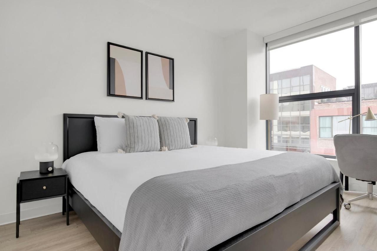 W Loop W Gym Pool In Heart Of Greektown Chi-539 *