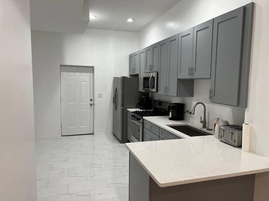 Apartment Adorable 2 Bedroom With Free Street Parking *