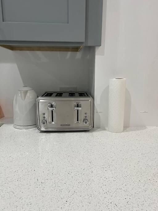 Adorable 2 Bedroom With Free Street Parking Apartment Chicago
