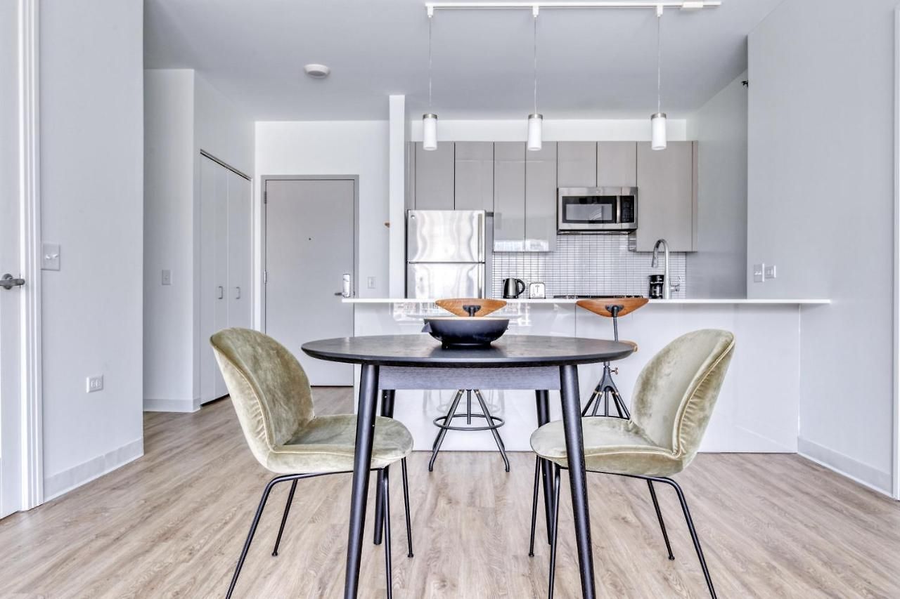 Apartment W Loop 2br W Gym Pool In Heart Of Greektown Chi-534 *