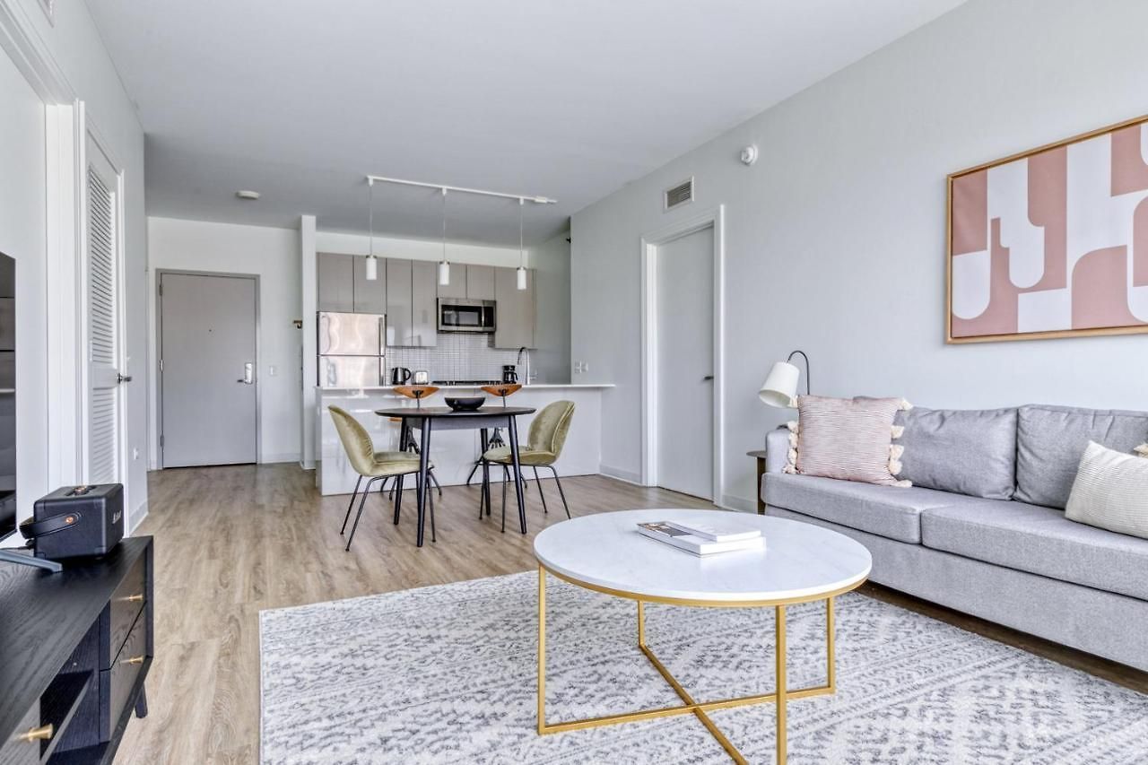 W Loop 2br W Gym Pool In Heart Of Greektown Chi-534 Apartment Chicago