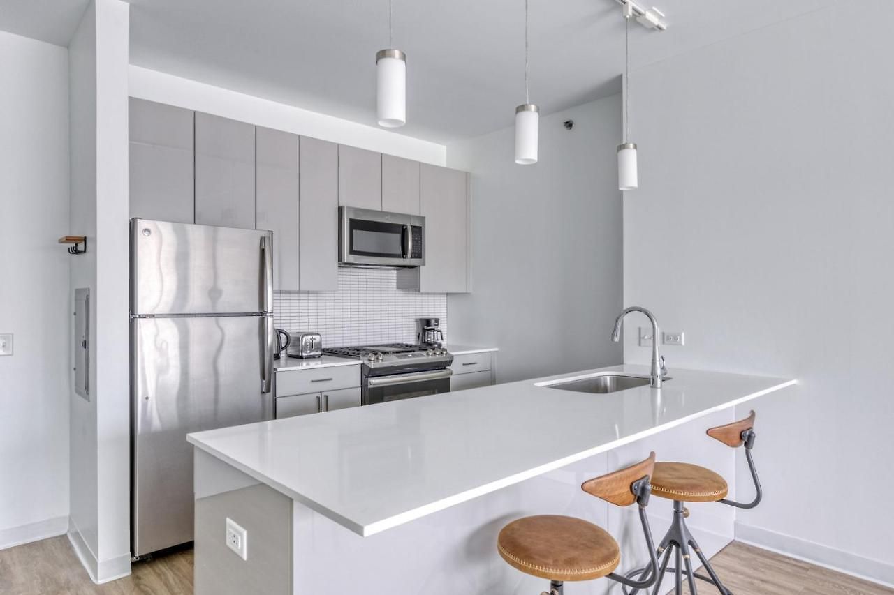Apartment W Loop 2br W Gym Pool In Heart Of Greektown Chi-534 *