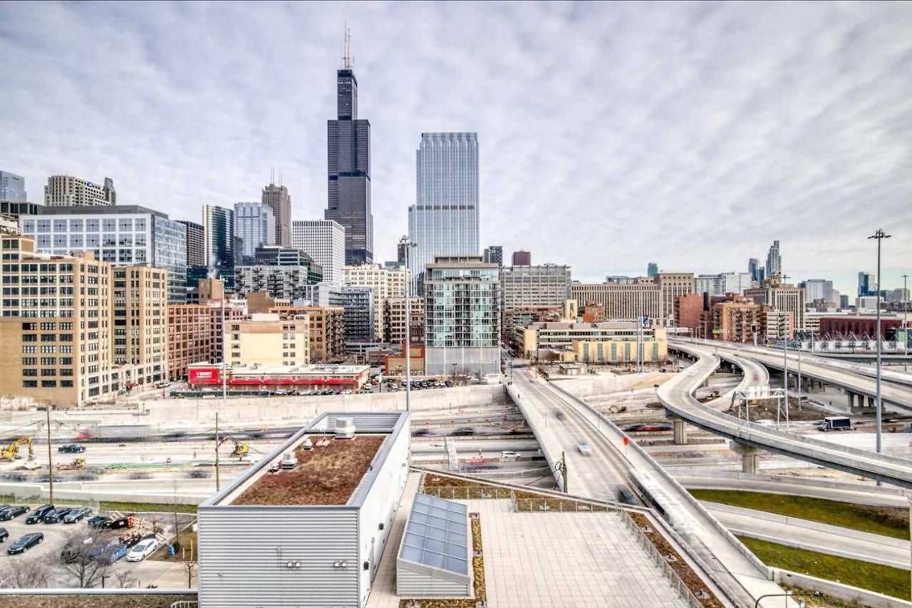 Apartment W Loop 2br W Gym Pool In Heart Of Greektown Chi-534