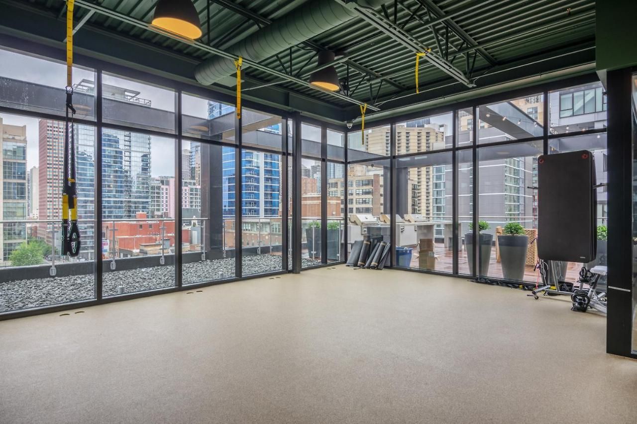 Apartment River N 1br W Gym Rooftop Nr L Parks Chi-321 *