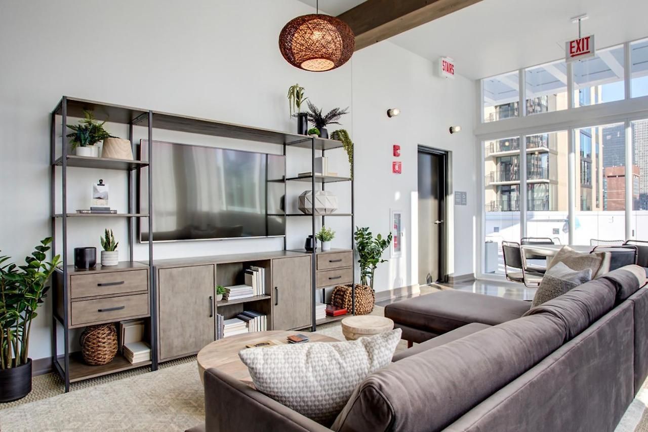 Apartment River N 1br W Gym Pool Nr L Stop Chi-362 Chicago