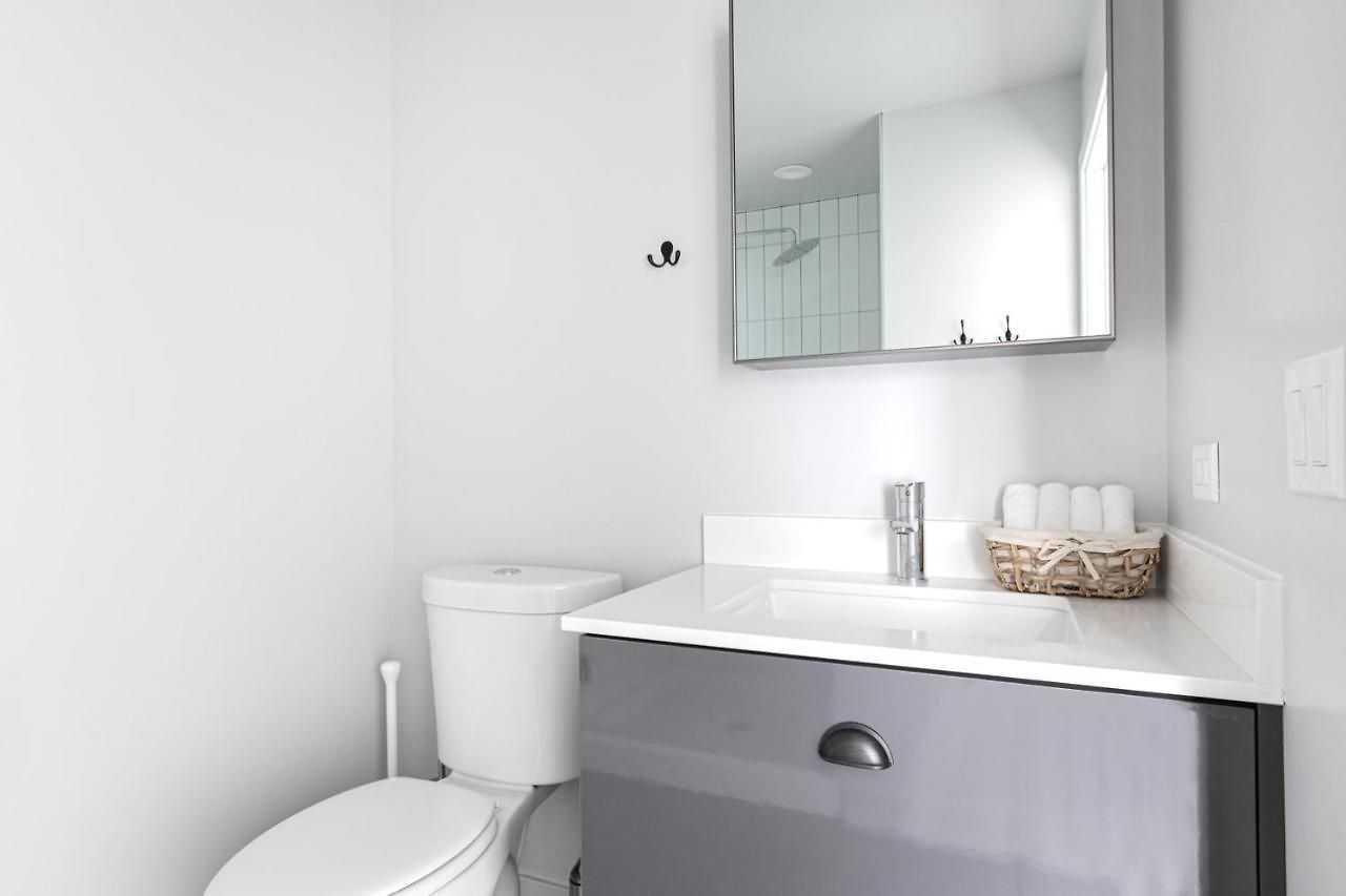 River N 1br W Gym Pool Nr L Stop Chi-361