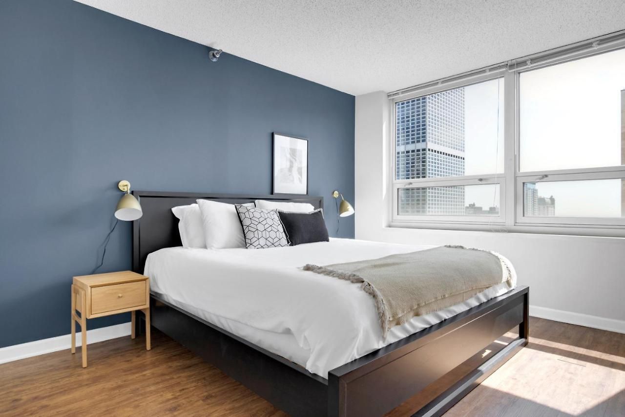 River N 1br W Gym Wd Nr Mag Mile Chi-85