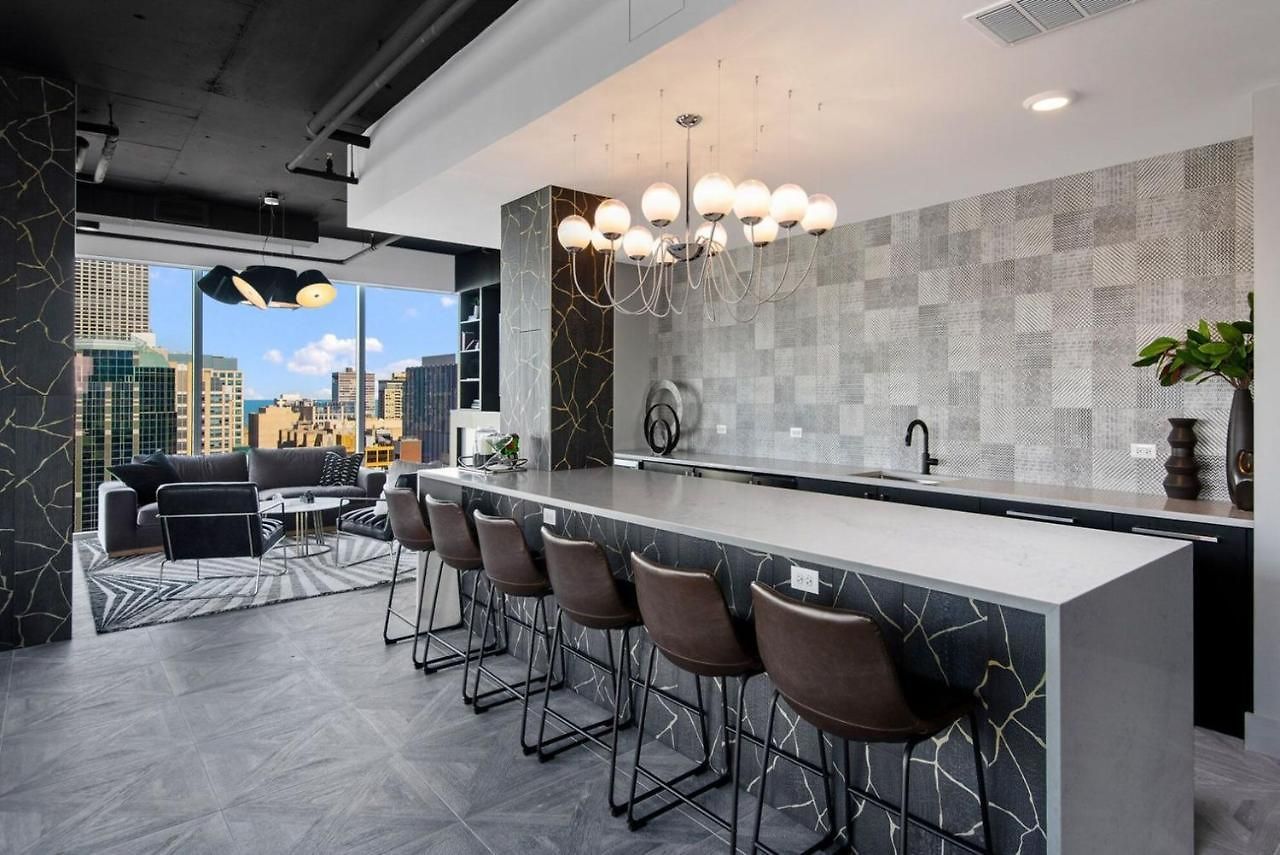 Apartment Streeterville 2br W Pool Gym Nr Riverwalk Chi-880