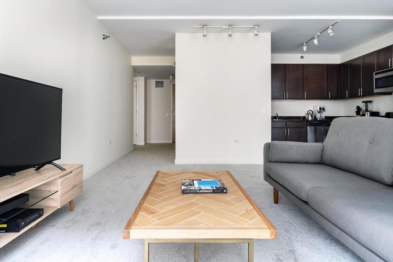 Apartment Loop 1br W Pool Gym Nr The L Riverwalk Chi-242 *