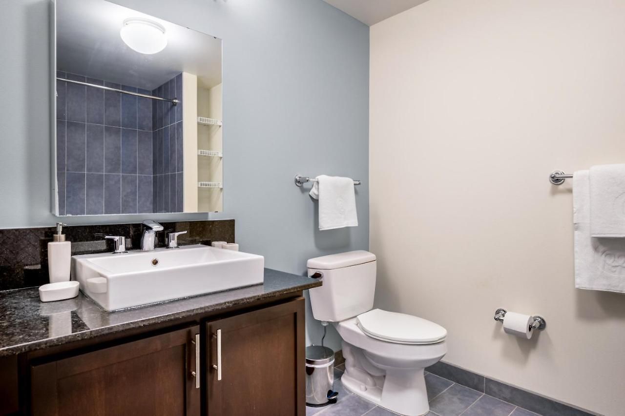 Apartment Loop 1br W Pool Gym Nr The L Riverwalk Chi-242 Chicago