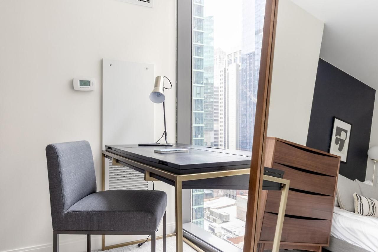 Loop 1br W Pool Gym Nr Financial District Chi-251 *