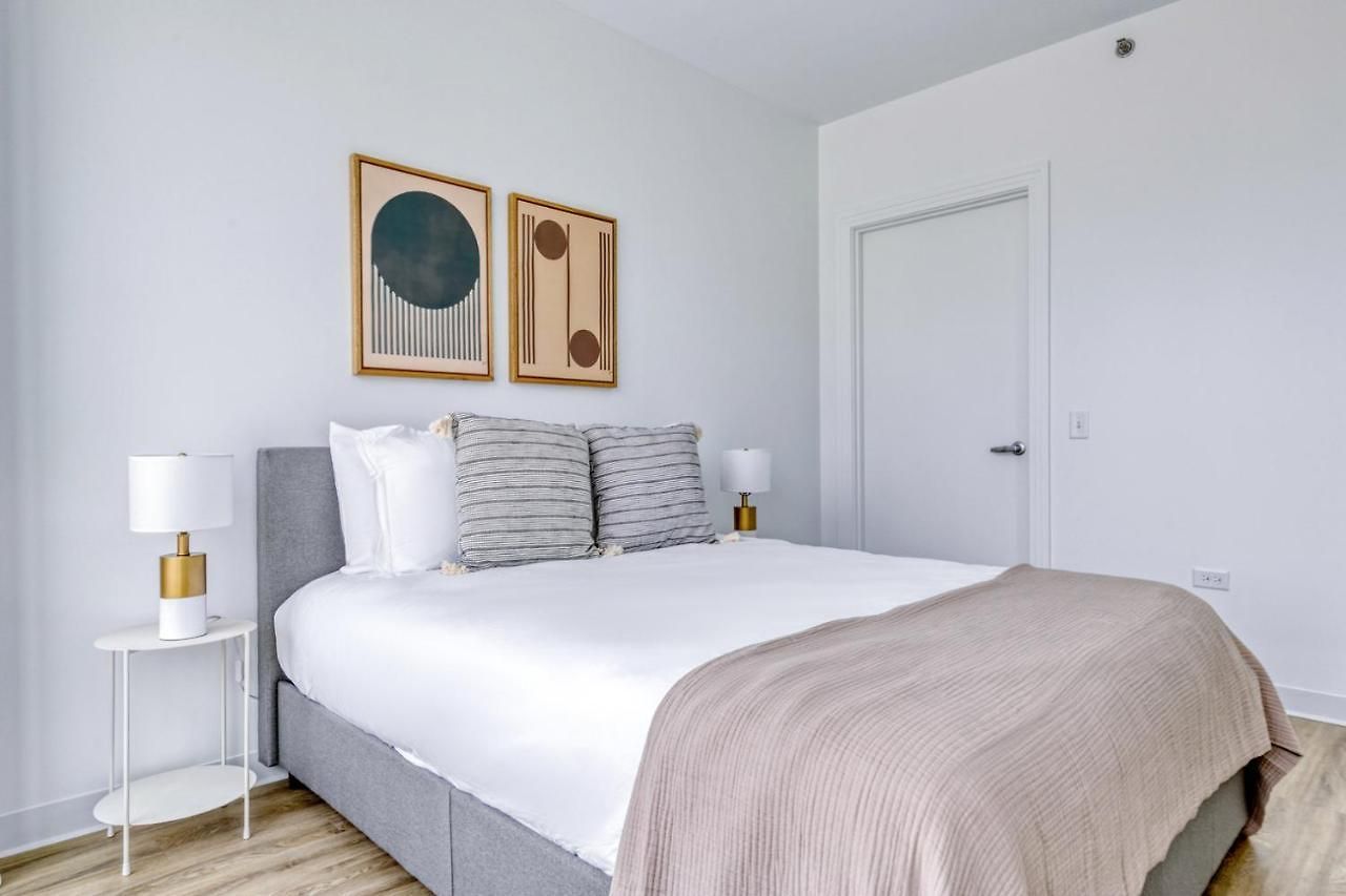 W Loop 2br W Gym Pool In Heart Of Greektown Chi-534 * Chicago