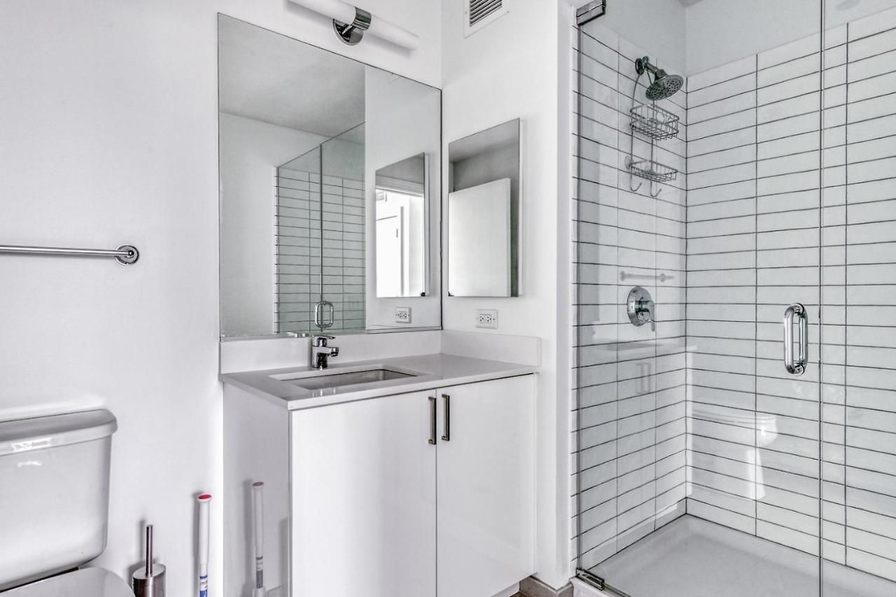 W Loop 2br W Gym Pool In Heart Of Greektown Chi-534 Apartment Chicago