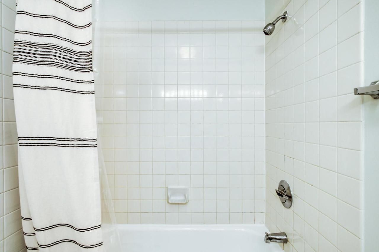 Streeterville W Gym Pool Nr Navy Pier Chi-410 *