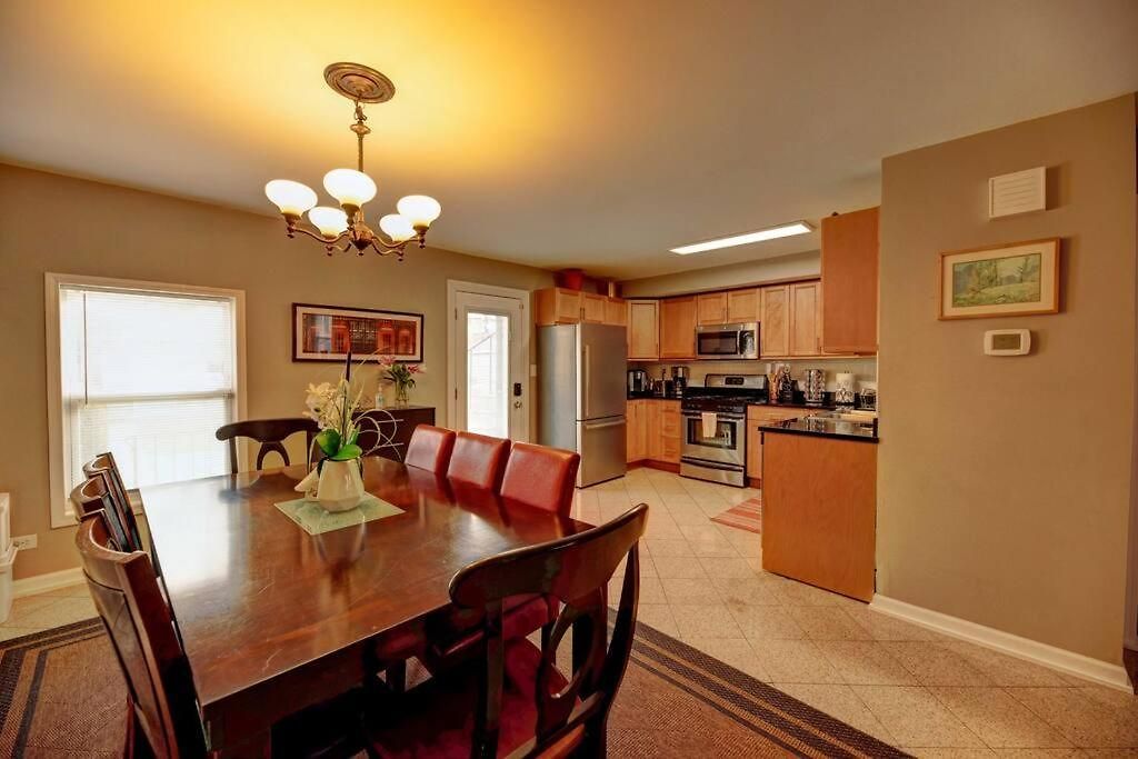Spacious Row Next Transit Near Downtown W Parking * Chicago