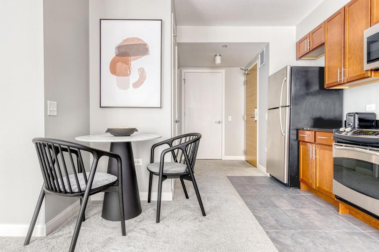 Apartment Loop W Gym Pool Lounge 1 Block From L Chi-701