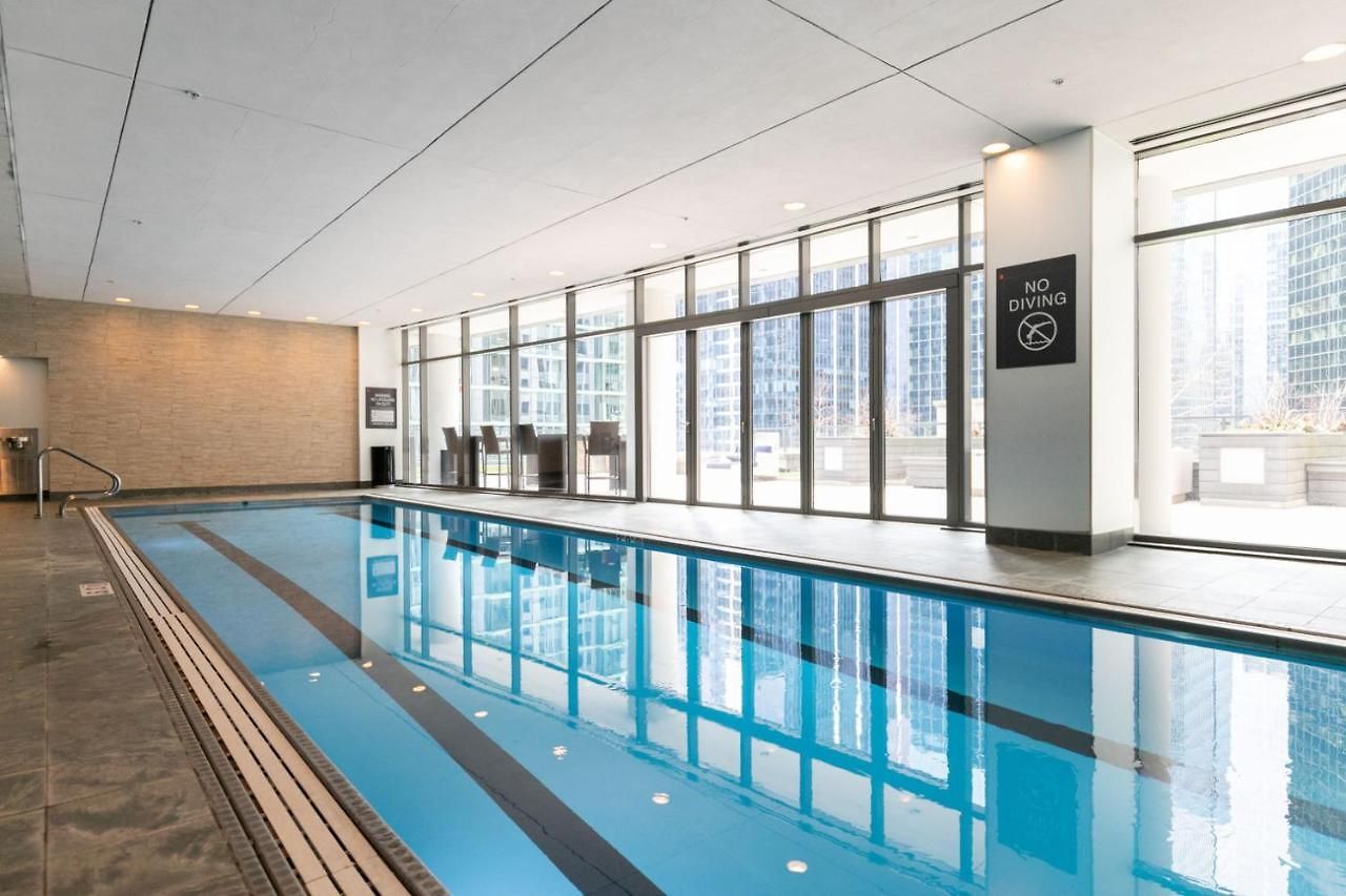 Apartment Loop W Gym Pool Lounge 1 Block From L Chi-701 Chicago
