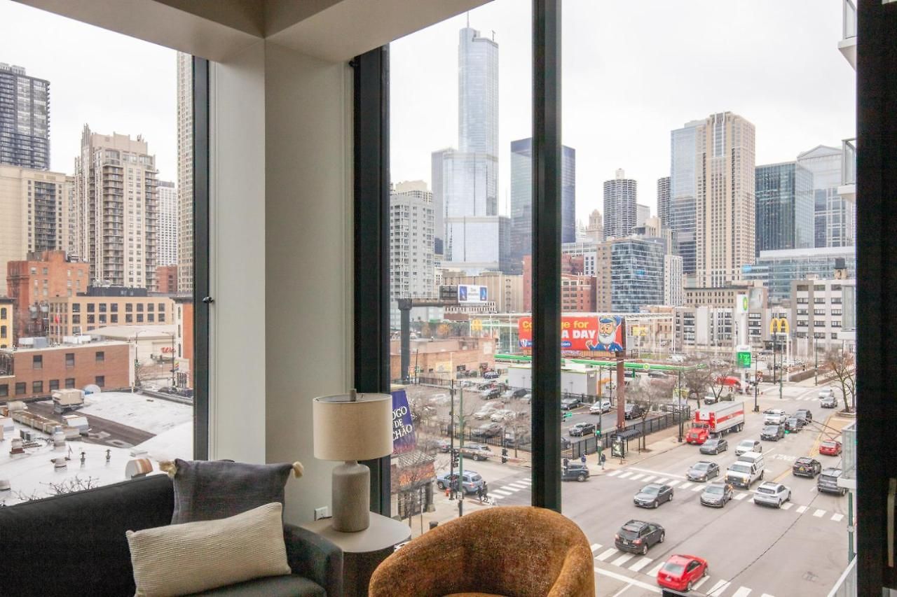 River North 1br W Gym Lounge Roof Nr Riverwalk Chi-895 Apartment